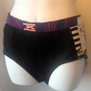 NWT Roxy Black/multi zip-back board shorts, sz M